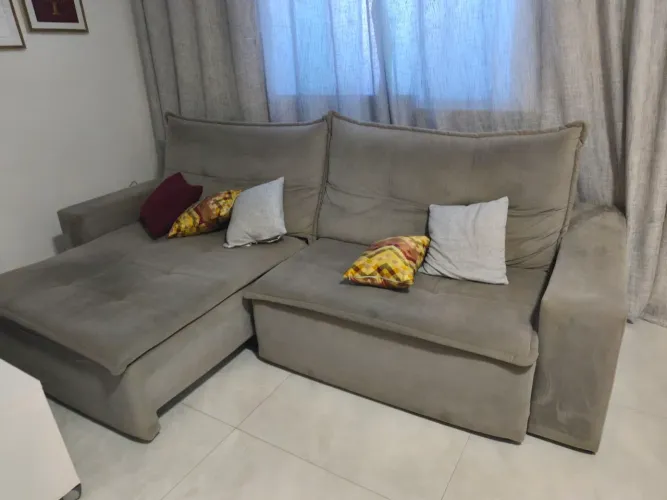 Sofá retrátil Silvia Designer com 2 módulos com 2,88m, assentos de 1.20m, Bege em Suede.