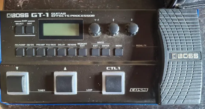 Pedaleira Boss GT-1 + Case para Guitarra - Bom Estado