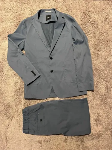 Terno / Conjunto Casual BOSS (Hugo Boss) Azul Acinzentado (Blazer + Calça) - Novo sem Uso