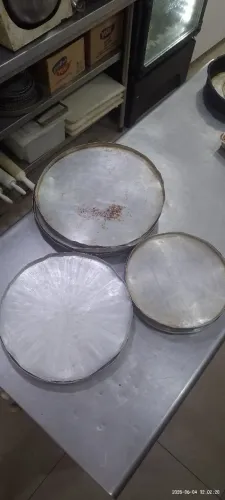 Vendo várias formas de padaria e confeitaria