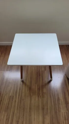 Mesa de madeira para crianças