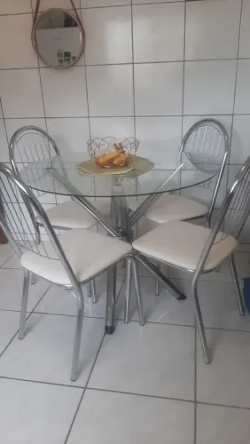 Mesa cromada com 4 cadeiras