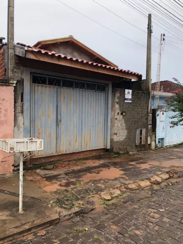 Vende-se casa inacabada em monte santo de minas