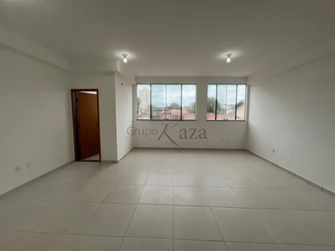 Comercial/Sala - Comercial - No bairro Bosque dos Eucaliptos - 129m².