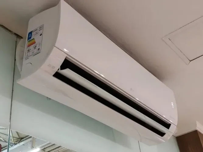 3 Ar-Condicionados Split LG - 2 de 18.000 BTUs e 1 de 24.000 BTUs