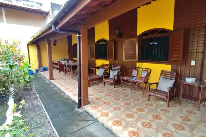À venda casa linear independente com área gourmet em Unamar, Cabo Frio