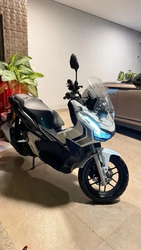 Honda ADV Branca