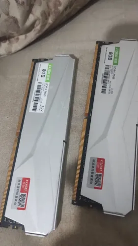 DOIS PENTES DE MEMORIA RAM DDR4 8 GB CADA 3000MHZ