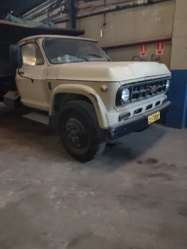 Chevrolet D 60 toco caçamba 1982 motor Perkins 6358 injeção. 5a m. Reduzido