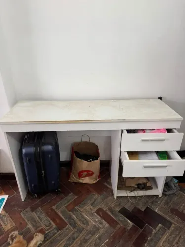 Mesa de Trabalho branco com 2 gavetas
