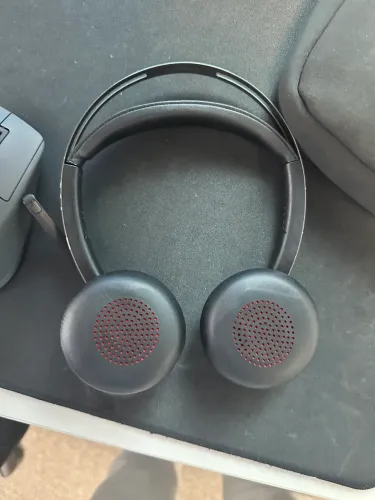 Fone com cancelamento de ruído - Poly Voyager Focus 2
