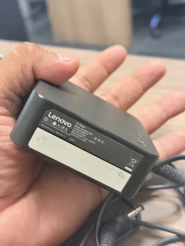 Carregador de notebook Lenovo 
