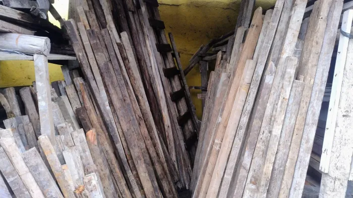 Vendo lote Madeiras pra laje vigas, escoras, caibros, Madeirites etc