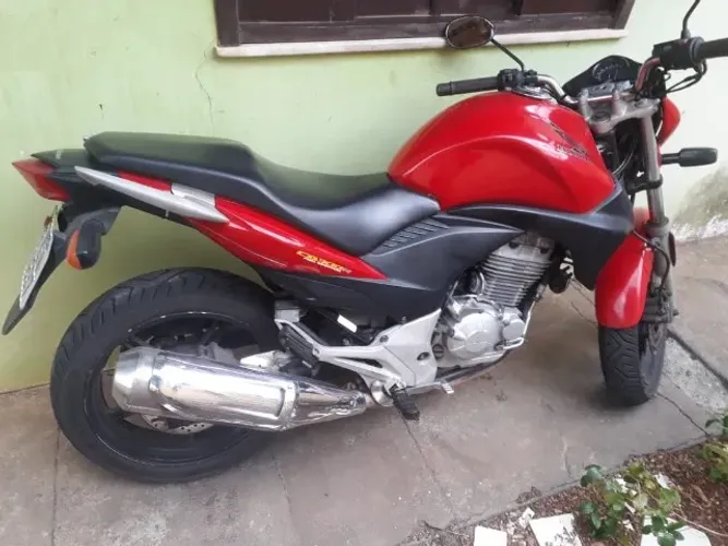 HONDA CB 300R superconservada