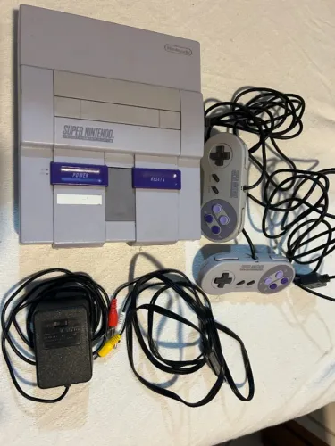 SuperNintendo com controle e Jogos