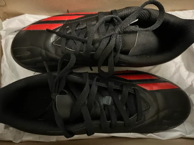 Chuteira Adidas deportivo III tamanho 34 (apenas 1 uso)