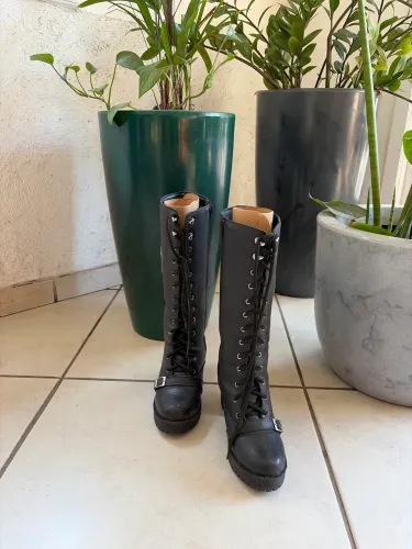 Bota de motoqueiro feminina