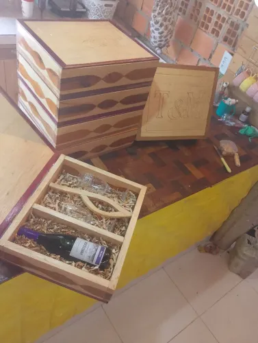 Caixa para brinde madeira maciça 50x35x10