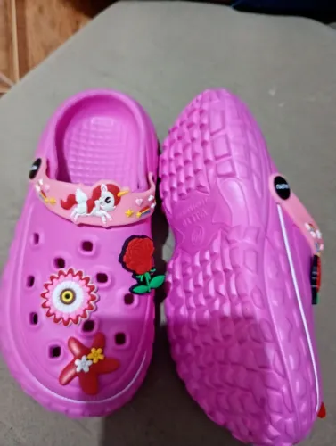Sandália Crocs infantil feminina 