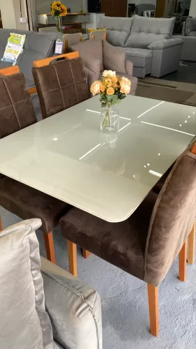 Mesa tampo laqueado + 4 cadeiras estofadas