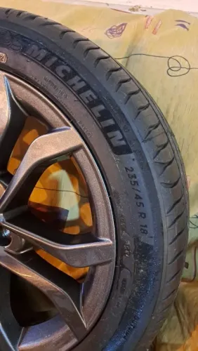 roda e pneu