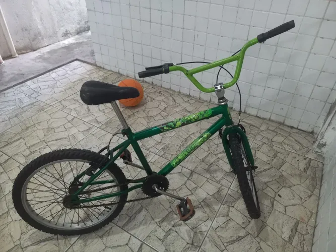 Vendo Bicicleta infantil 0 incrível Hulk por 280,00