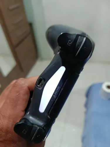 Vendo ps4 semi novo 