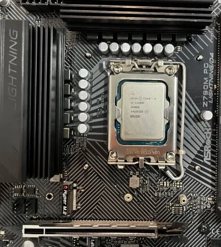 Kit Processador Intel i5 13400F + Placa Mae Z790 + 16GB RAM Corsair Dominator