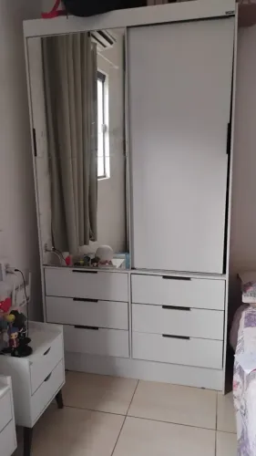 Guarda roupas de solteiro porta de correr com espelho