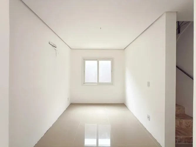 Vende-se casa em condomínio com 4 dormitórios (2 suítes), 3 vagas Tristeza