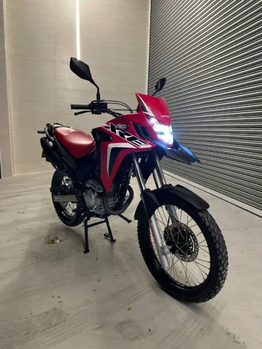 XRE 300 2023