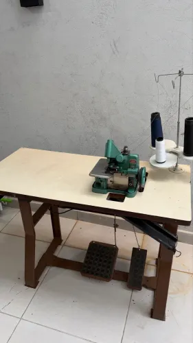Máquina de costura overlock chinesinha 