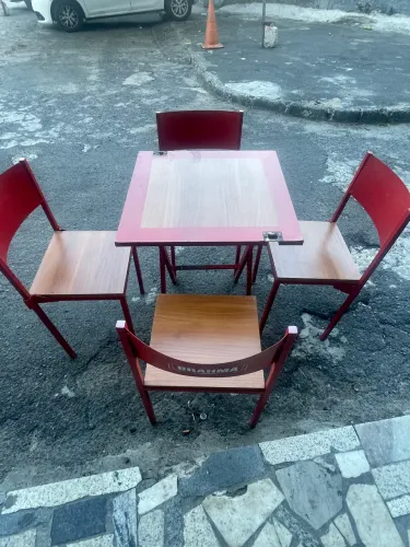 Conjunto de mesa e cadeira 