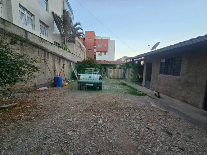 Lote com Casa à Venda no Santa Amélia, Belo Horizonte 360m² | 12 x 30m |