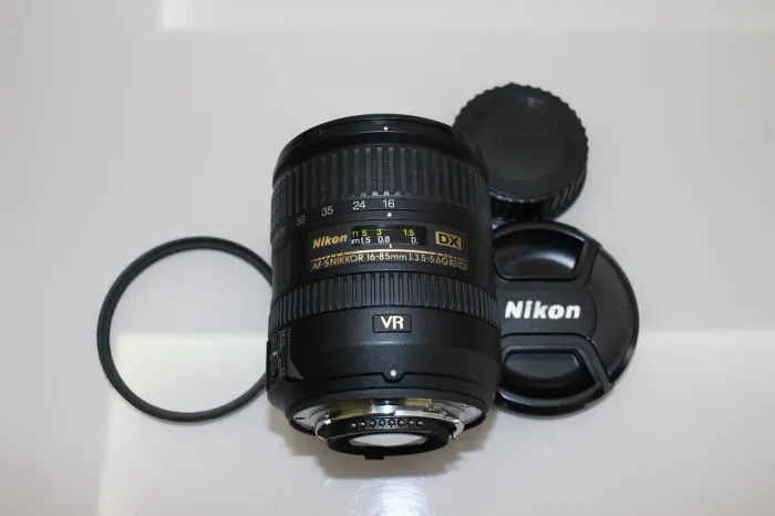 Nikon 16-85mm f/3.5-5.6G ED VR AF-S DX Nikkor + filtro Benro PD UV WMC 67 mm 
