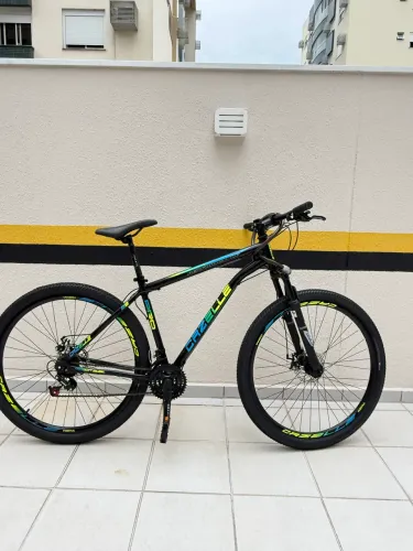 Bicicleta Cazelle Roma A.29 Tam 18 Aco Carbono F.disco 21v -Quadro Preto C/ Adesivo
