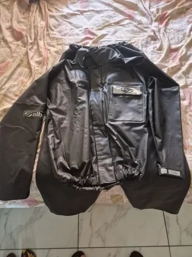 Roupa de chuva para motoqueiro.