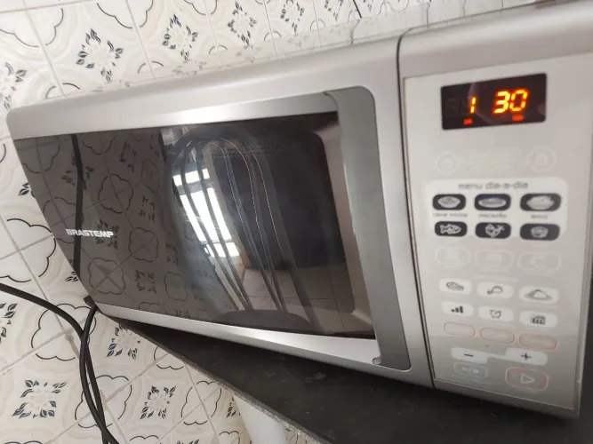 Vende-se Microondas Brastemp 30 litros