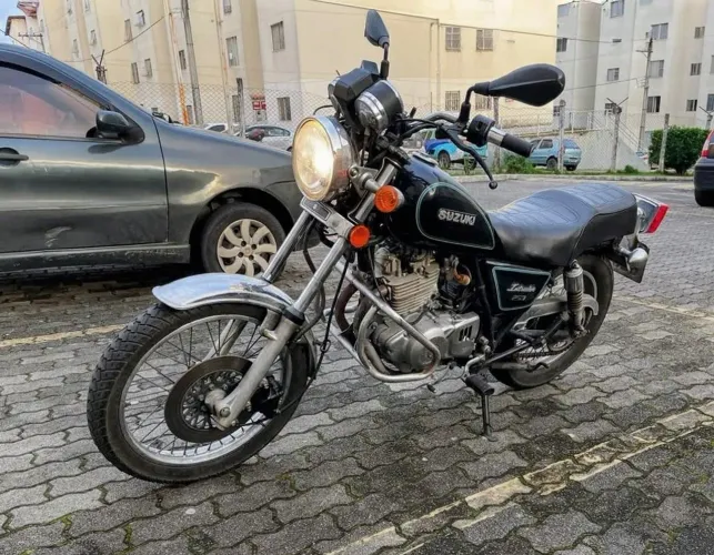 Vendo moto intruder 250
