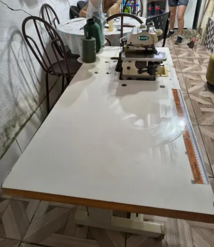 Vende- se máquina overloque (pra sair agr (R$: 1.700,00 na mão) Tel: *