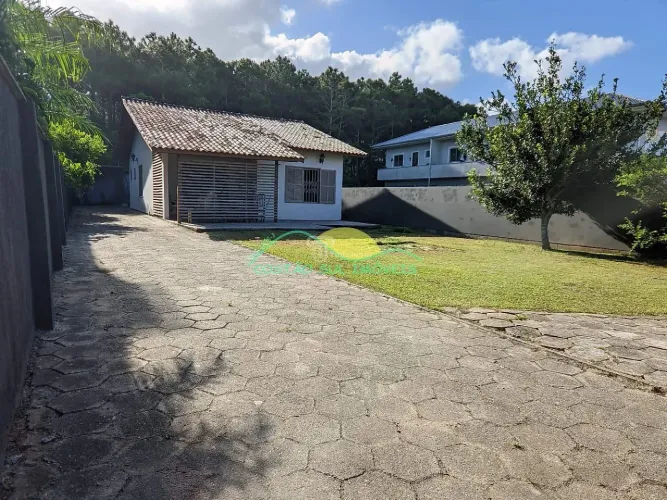 Terreno financiável com 468m² a 205 metros da Praia do Morro das Morro das Pedras - Floria