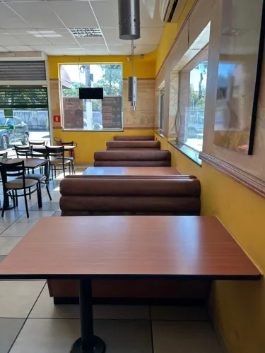 Conjuntos de Sofá/Poltronas Booth + Mesas para restaurante ou lanchonete 