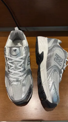Tênis New Balance 530 Prata Unissex tamanho 41