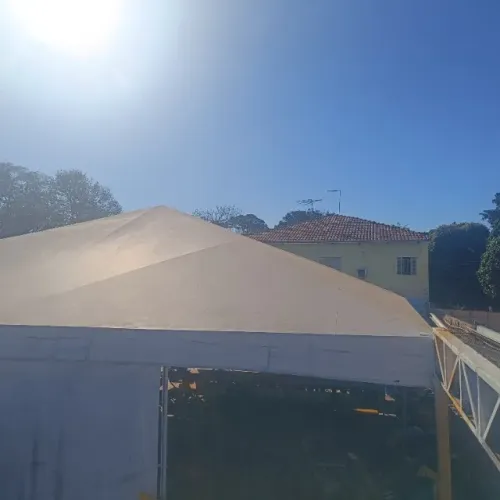 Tenda 10x10 metros semi-nova
