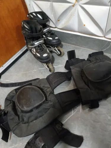 Patins semi novo