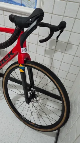 Bicicleta Gravel Trek Checkpoint Carbono