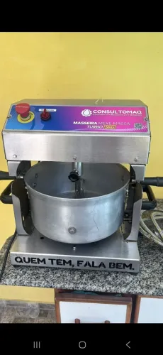 Vendo máquina de salgado e masseira de 5kl semi nova foi usada poucas vezes.