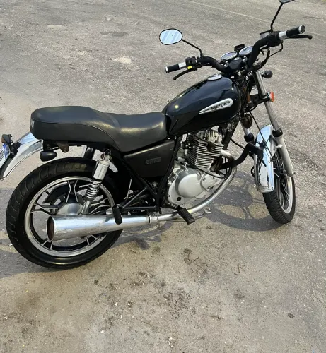 Moto Suzuki Intruder 125cc Modelo 2010