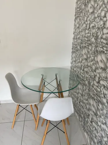 Mesa com 2 cadeiras
