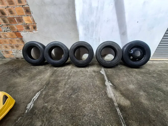 Pneu aro 215